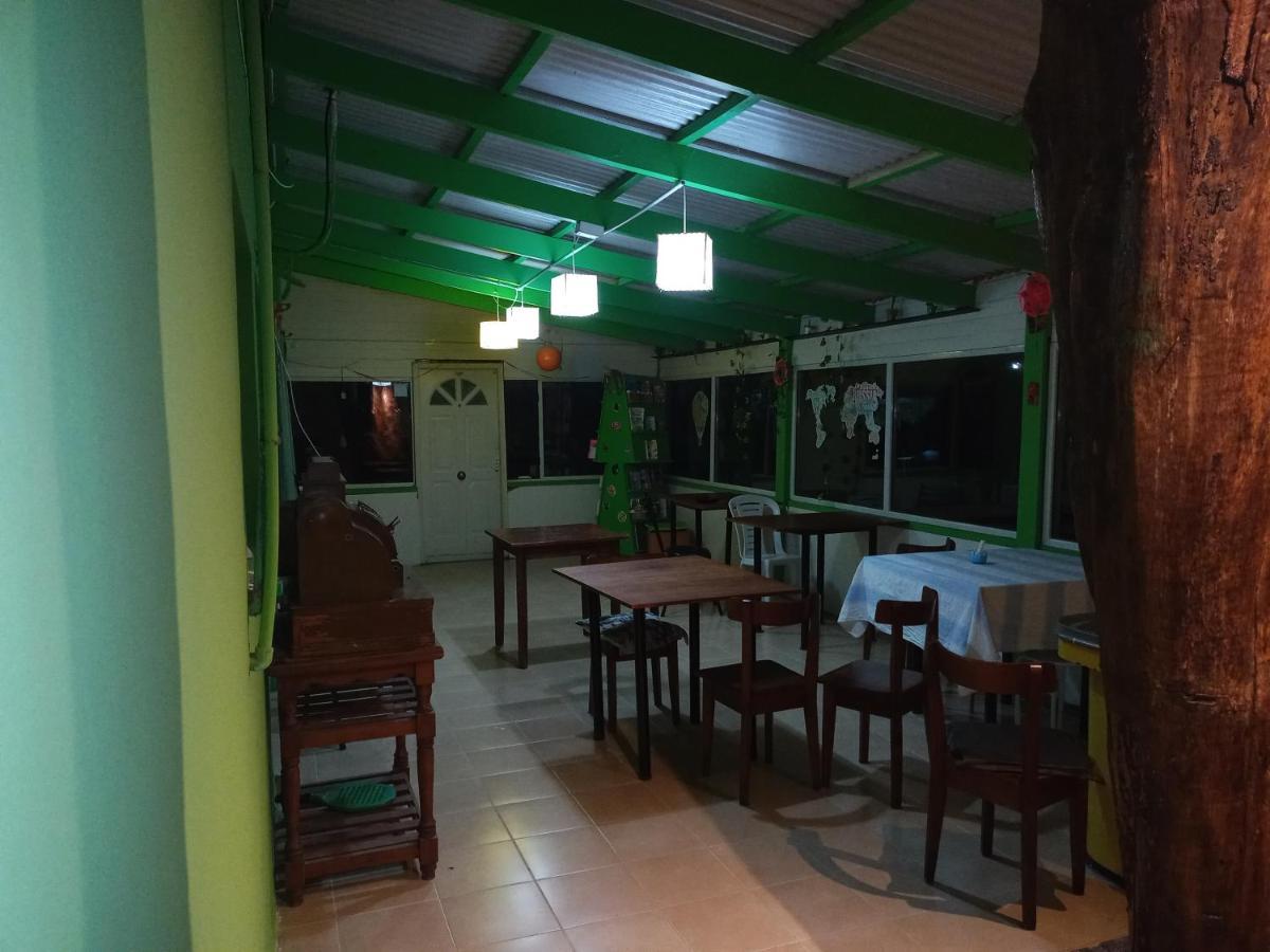 Hotel Complejo Aloha Puerto Pirámides Esterno foto